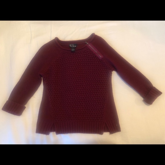 2 sweaters - Picture 4 of 5